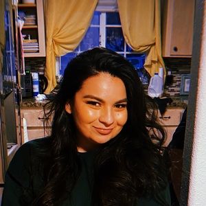 Meet your Posher, Cynthia